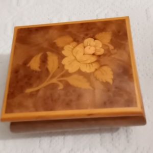 Reuge Swiss Musical Box vintage rare htf 3.5 x 4 "Listen to me play now".